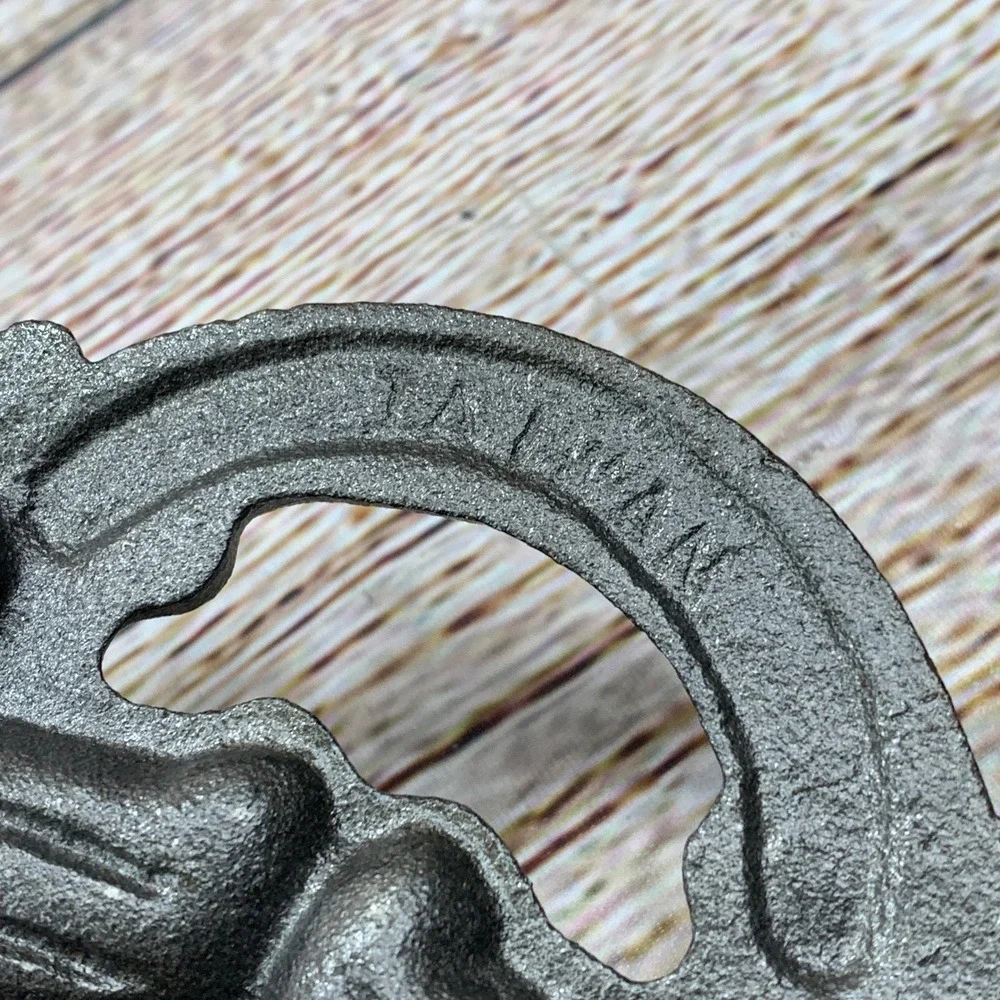 Vintage Cast Iron Gingerbread Man Mold Cake Pan 6‎ Figures Unused